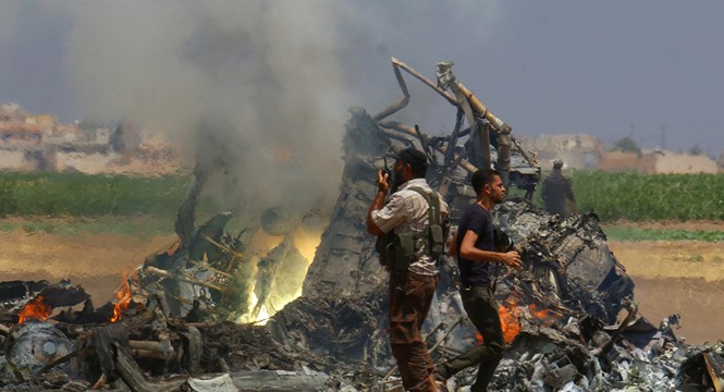 Phiến quân bắn rơi trực thăng Syria, 2 phi công thiệt mạng - ảnh 1