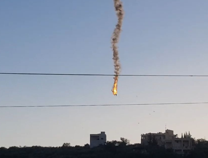 Hai máy bay không người lái bốc cháy ngùn ngụt sau va chạm trên không ở Syria - ảnh 3