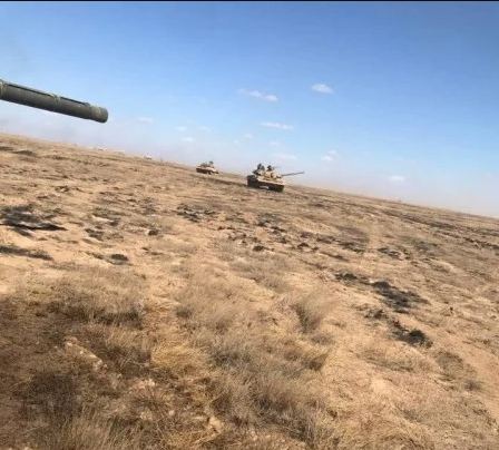 Tăng chiến đấu chủ lực T-90 của Nga trúng tên lửa trong khi diễn tập - ảnh 1