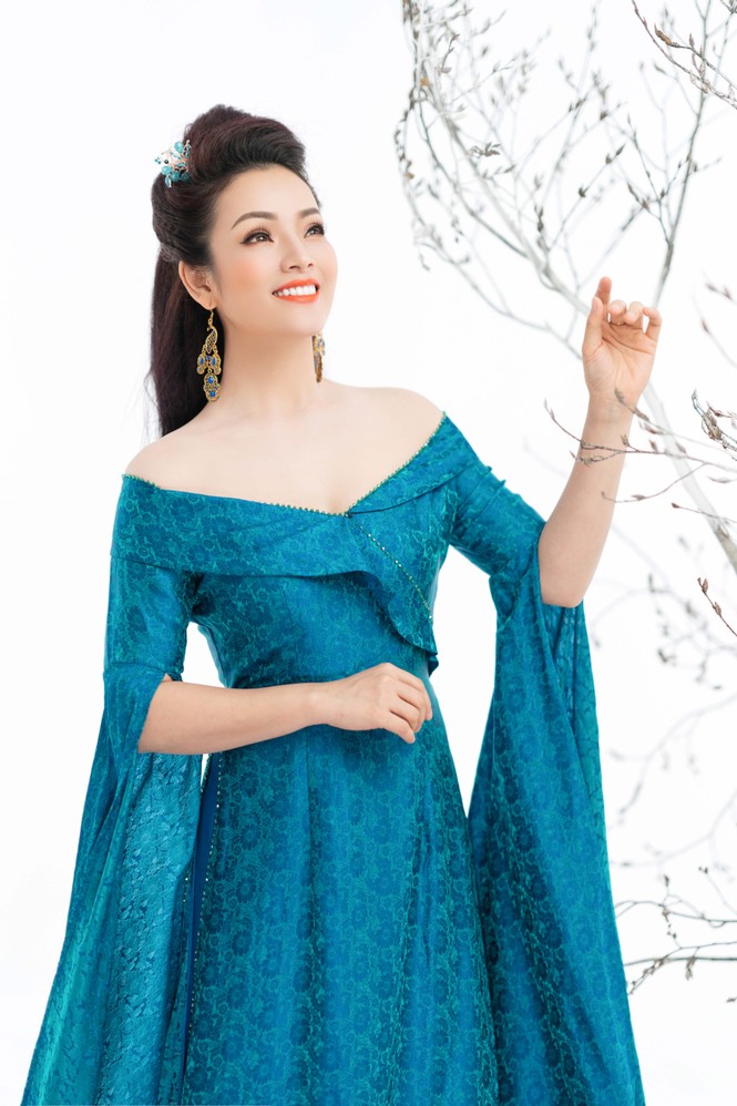 Tân Nhàn góp 100 triệu, kêu gọi ủng hộ máy xét nghiệm Covid-19 cho quê chồng - ảnh 1