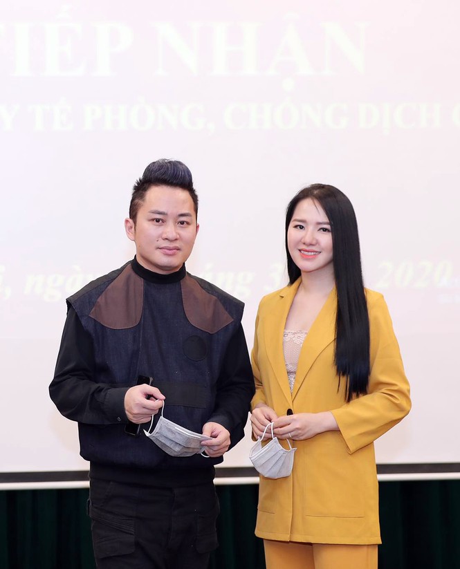 Tùng Dương-Phạm Thùy Dung trao quà hỗ trợ bộ đội biên phòng chống dịch Covid-19 - ảnh 2