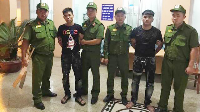 100 đối tượng thuê xe tải chở hung khí đi 'huyết chiến' trong đêm - ảnh 1