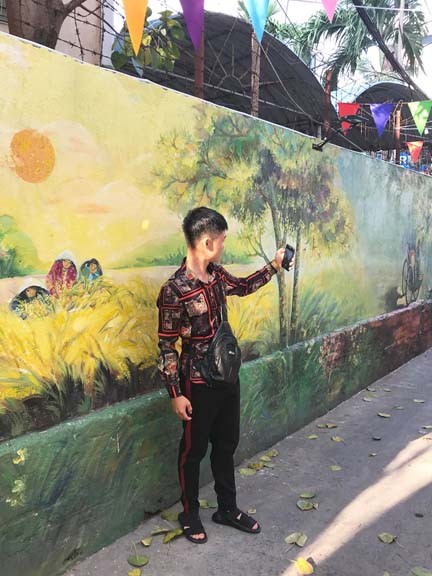 Làng bích hoạ Đà Nẵng nhộn nhịp trước giờ G. - ảnh 10