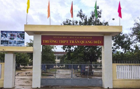 Học sinh đánh thầy giáo nhập viện - ảnh 1