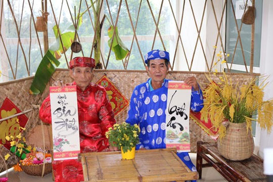 Xúc động những ông đồ trẻ vào bệnh viện viết chữ tặng bệnh nhân ung thư - ảnh 10