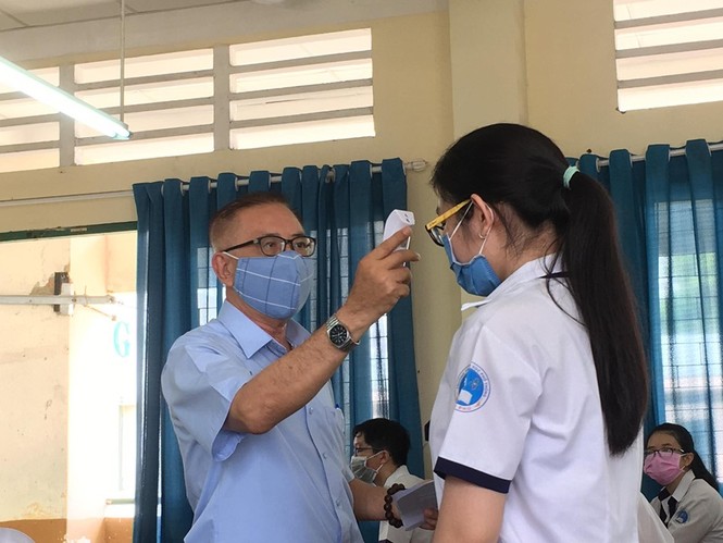 Bùng dịch COVID-19 ngay khi kì thi THPT Quốc gia gần kề, teen 2K2 nói gì? - ảnh 1