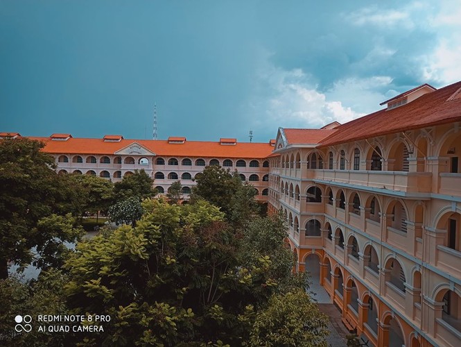 “Ôm tim” trước những ngôi trường view đẹp như phim - ảnh 2