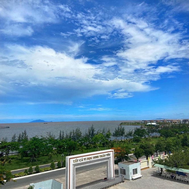 “Ôm tim” trước những ngôi trường view đẹp như phim - ảnh 1