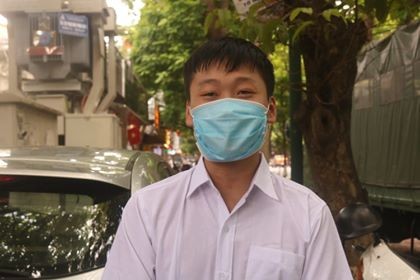 Một ngày trước “giờ G”, teen Hà Nội có mặt tại địa điểm làm thủ tục dự thi THPT - ảnh 8