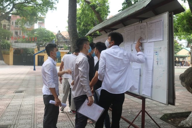 Một ngày trước “giờ G”, teen Hà Nội có mặt tại địa điểm làm thủ tục dự thi THPT - ảnh 7