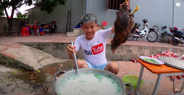 Từ vụ Hưng Vlog nấu cháo gà nguyên lông: Youtube đang có quá nhiều video câu view phản cảm - ảnh 1