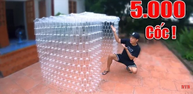 Từ vụ Hưng Vlog nấu cháo gà nguyên lông: Youtube đang có quá nhiều video câu view phản cảm - ảnh 3