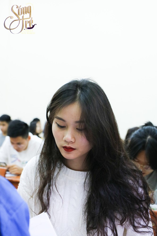 Chiêm ngưỡng dàn “trai xinh, gái đẹp” trường Báo ngày nhập học - ảnh 1