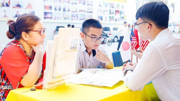 “Bóc phốt” lớp 12: Teen 2k3 và những điều không thể bỏ qua trong năm học cuối cấp - ảnh 1