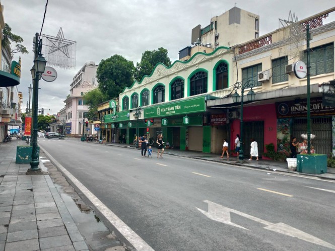 Ngày cuối tuần sau khi đóng bar, karaoke, hàng quán vỉa hè, Hà Nội liệu có vắng lặng? - ảnh 1