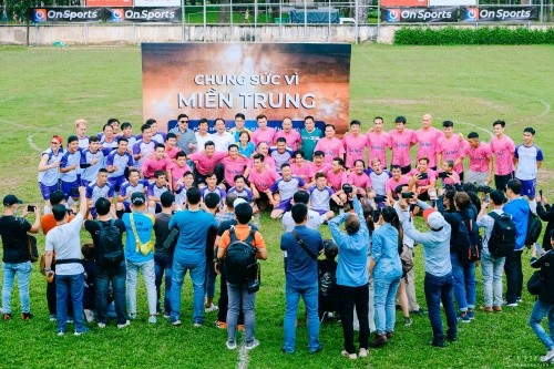 Tiến Luật, Hồ Việt Trung gom sao đá bóng gây quỹ cho bà con Miền Trung - ảnh 1