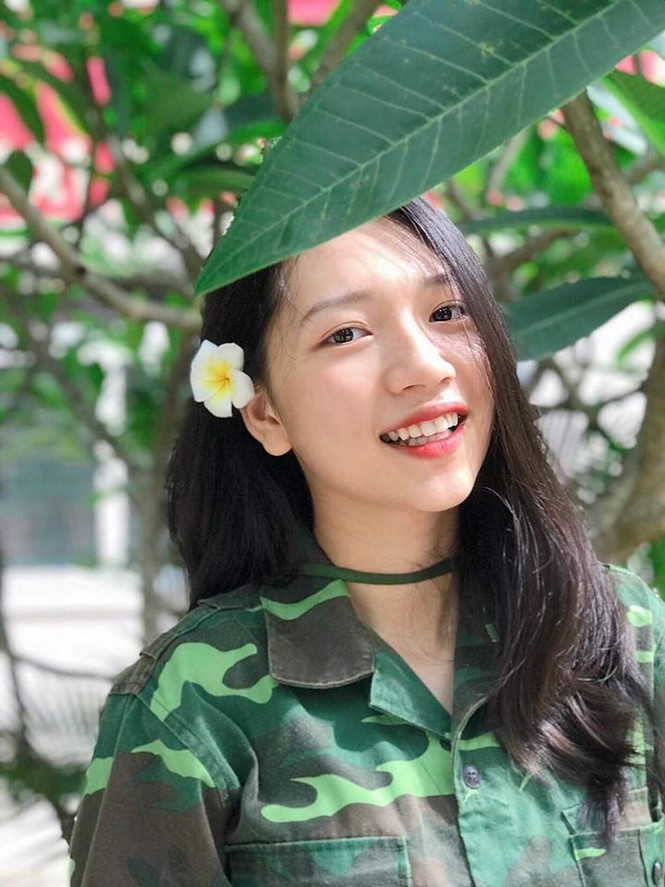 Dàn “nam thanh nữ tú” Đại học Kinh tế Quốc dân gợi ý tips chụp ảnh xinh trong kỳ quân sự. - ảnh 8