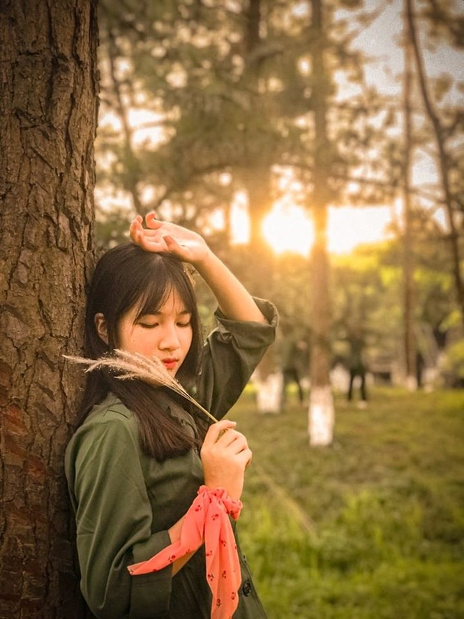 Dàn “nam thanh nữ tú” Đại học Kinh tế Quốc dân gợi ý tips chụp ảnh xinh trong kỳ quân sự. - ảnh 6