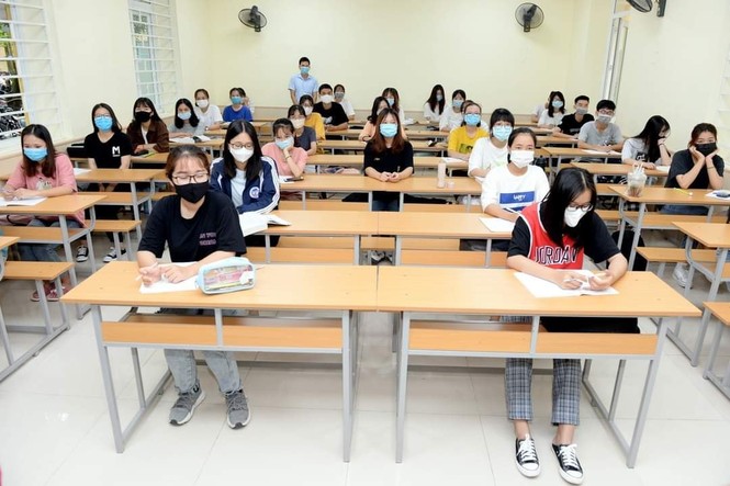 Đại học Kinh Tế Quốc Dân triển khai phương pháp đào tạo kết hợp trực tiếp và trực tuyến, sinh viên được quyền đến lớp hoặc học tại nhà. - ảnh 4