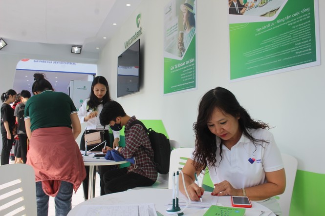 Gian hàng đẹp mãn nhãn của nhà tài trợ kim cương Ngày Thẻ Việt Nam - ảnh 6