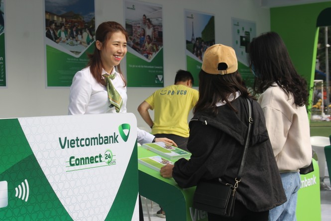 Gian hàng đẹp mãn nhãn của nhà tài trợ kim cương Ngày Thẻ Việt Nam - ảnh 4