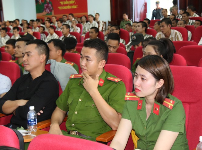 Buổi giao lưu đầy nước mắt của các phạm nhân trẻ tại Đăk P’lao - ảnh 2