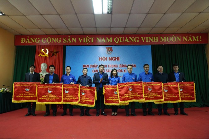 Tuổi trẻ Việt Nam tự hào tiến bước dưới cờ Đảng - ảnh 3