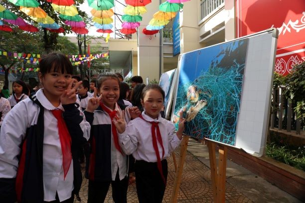 Thu gom rác thải, tích học bổng cho học sinh nghèo - ảnh 1