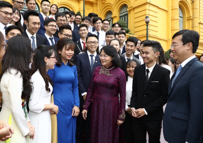 Sinh viên đừng để nghèo vì không có ước mơ - ảnh 7
