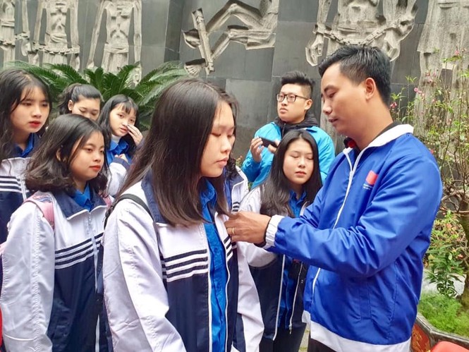Xúc động lễ kết nạp đảng viên mới tại 90 Thợ Nhuộm - ảnh 3
