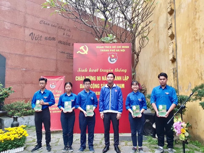Xúc động lễ kết nạp đảng viên mới tại 90 Thợ Nhuộm - ảnh 4