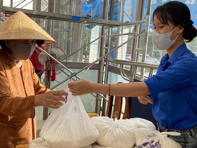 Hơn 49.000 kg, gần 50.000 quả trứng tiếp sức 'ATM gạo' Bình Định - ảnh 3