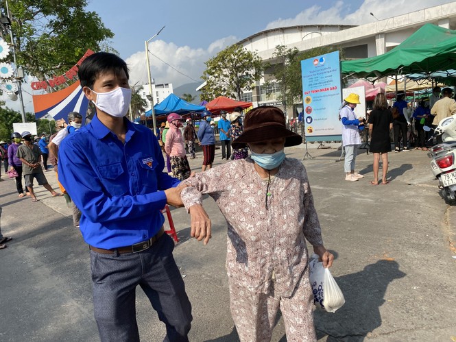 Hơn 49.000 kg, gần 50.000 quả trứng tiếp sức 'ATM gạo' Bình Định - ảnh 1