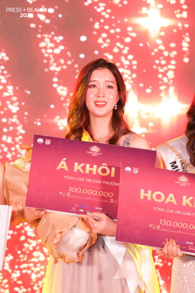 Tìm ra Hoa khôi cuộc thi Tài sắc nữ sinh Báo chí 2020 - ảnh 10