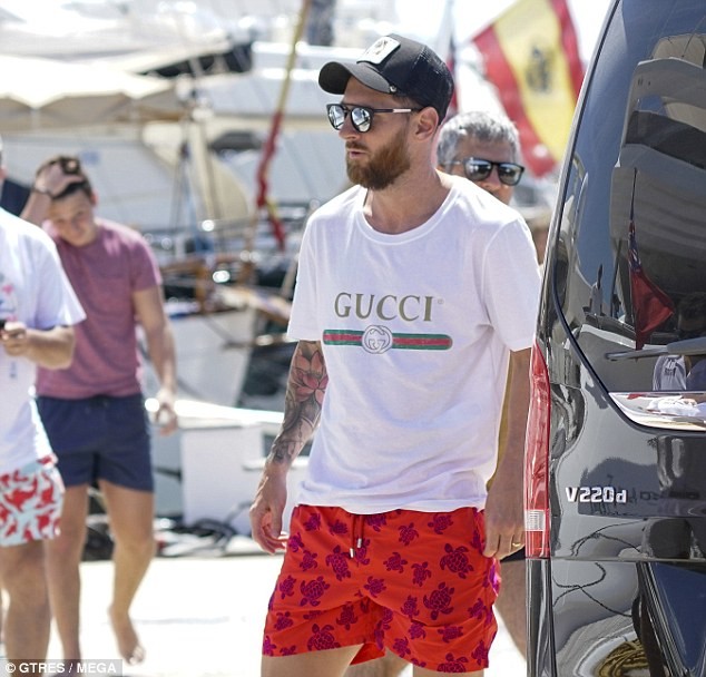 Gạt nỗi buồn World Cup, Messi đến thiên đường nghỉ dưỡng - ảnh 6