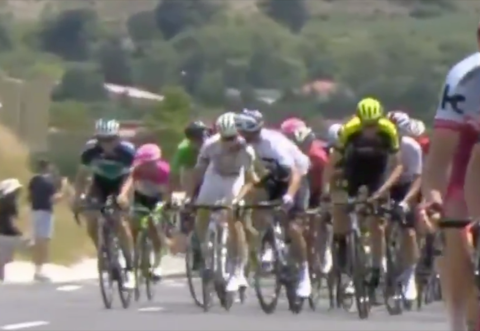 Cua- rơ bị loại khỏi Tour de France vì chơi xấu đối thủ - ảnh 1