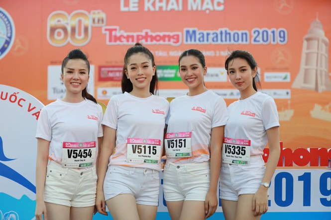 Hoa hậu Tiểu Vy và dàn người đẹp rạng rỡ trên đường chạy Tiền Phong Marathon - ảnh 1