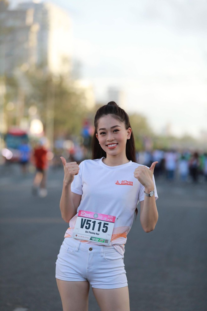 Hoa hậu Tiểu Vy và dàn người đẹp rạng rỡ trên đường chạy Tiền Phong Marathon - ảnh 8