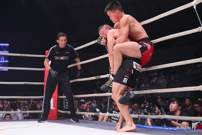 Võ sĩ gốc Việt bị hạ knock-out ở trận ra mắt đấu trường MMA Nhật Bản - ảnh 3