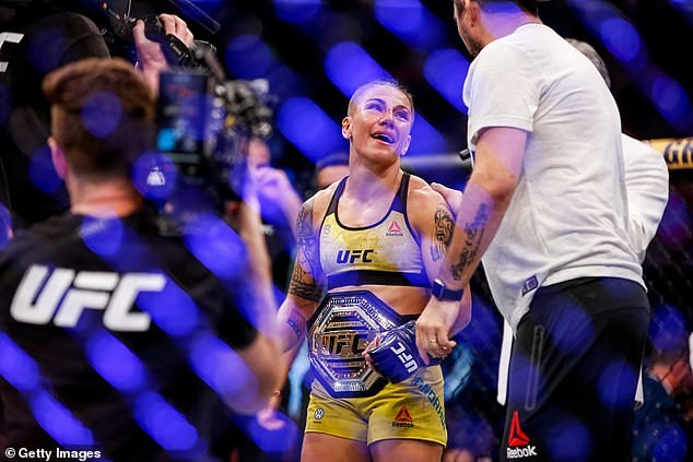 Nữ võ sỹ Brazil hạ knock-out nhà vô địch bằng đòn đánh khiếp hồn - ảnh 6