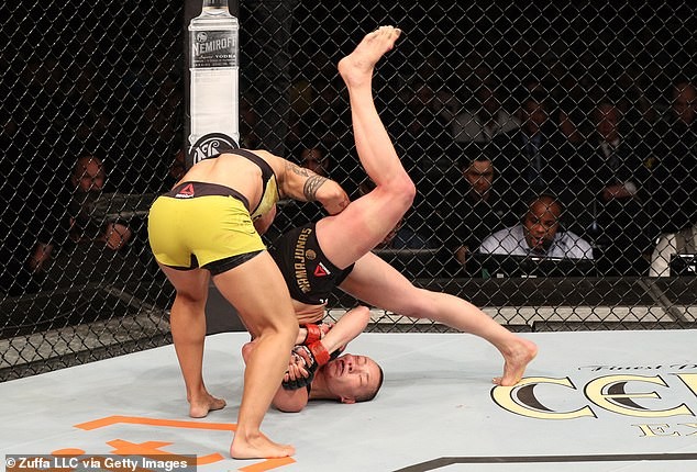 Nữ võ sỹ Brazil hạ knock-out nhà vô địch bằng đòn đánh khiếp hồn - ảnh 3