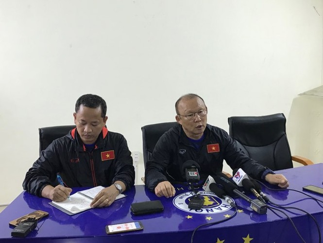 HLV Park Hang Seo bàng hoàng khi hay tin Văn Hậu đi Hà Lan - ảnh 1