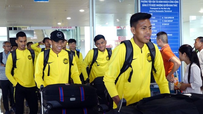Đội tuyển Malaysia 'đổ bộ' Hà Nội, sẵn sàng đấu Việt Nam - ảnh 1
