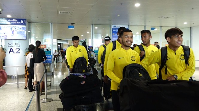Đội tuyển Malaysia 'đổ bộ' Hà Nội, sẵn sàng đấu Việt Nam - ảnh 3