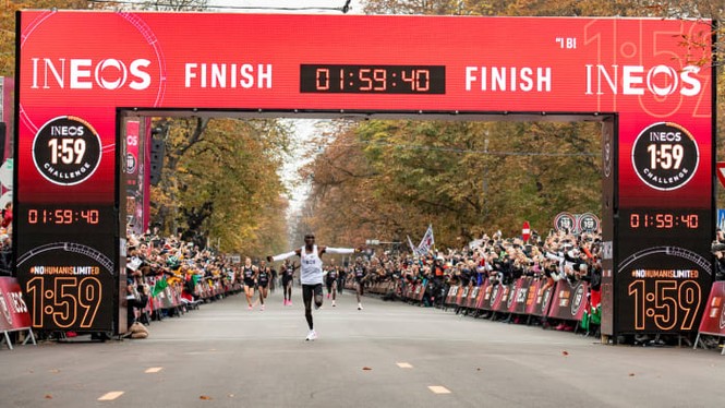 Chạy marathon dưới 2 giờ, Eliud Kipchoge lập kỳ tích trong lịch sử điền kinh - ảnh 3