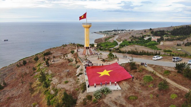 Rừng cờ Tổ Quốc nhuộm đỏ đường chạy trên đảo Lý Sơn - ảnh 14