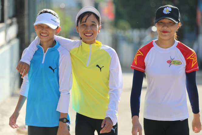 Tiền Phong Marathon 2020: Bóng hồng tươi tắn trên đường chạy Lý Sơn - ảnh 6
