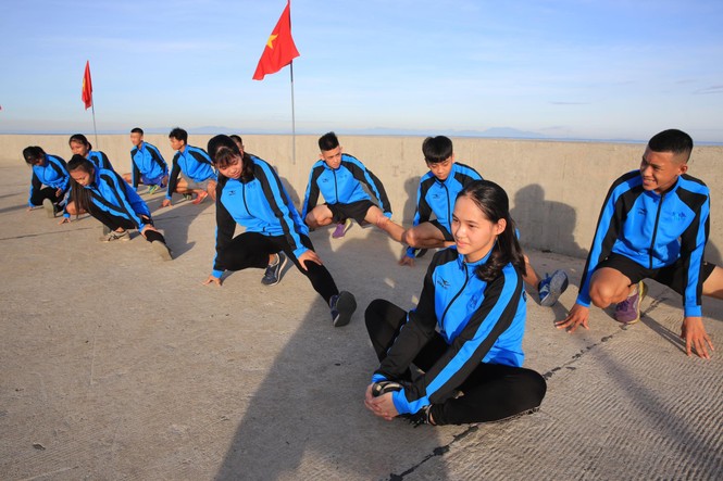 Tiền Phong Marathon 2020: Bóng hồng tươi tắn trên đường chạy Lý Sơn - ảnh 9