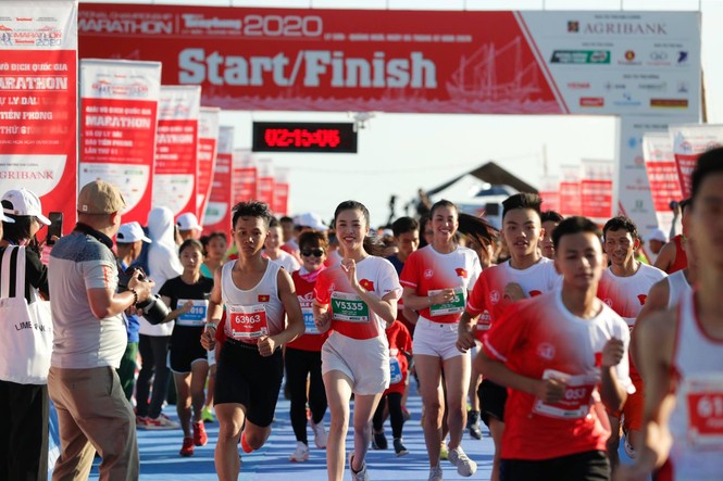 Hoa hậu Tiểu Vy và dàn người đẹp tiếp lửa cho Tiền Phong Marathon - ảnh 4