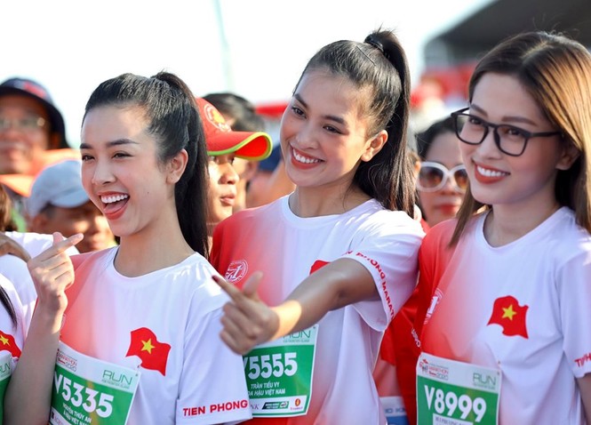 Hoa hậu Tiểu Vy và dàn người đẹp tiếp lửa cho Tiền Phong Marathon - ảnh 7